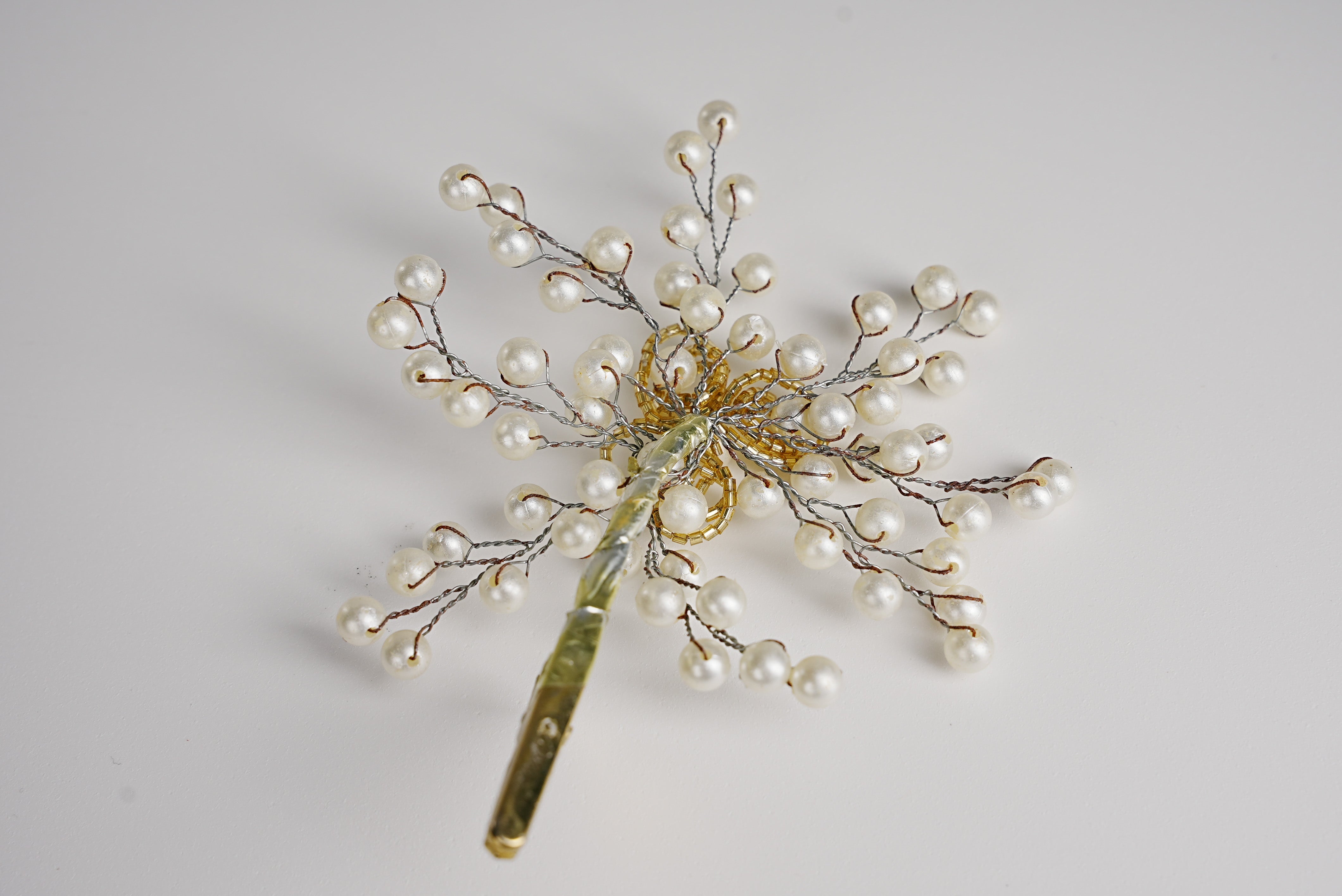 Elegant Gold Pearl Tree Clips